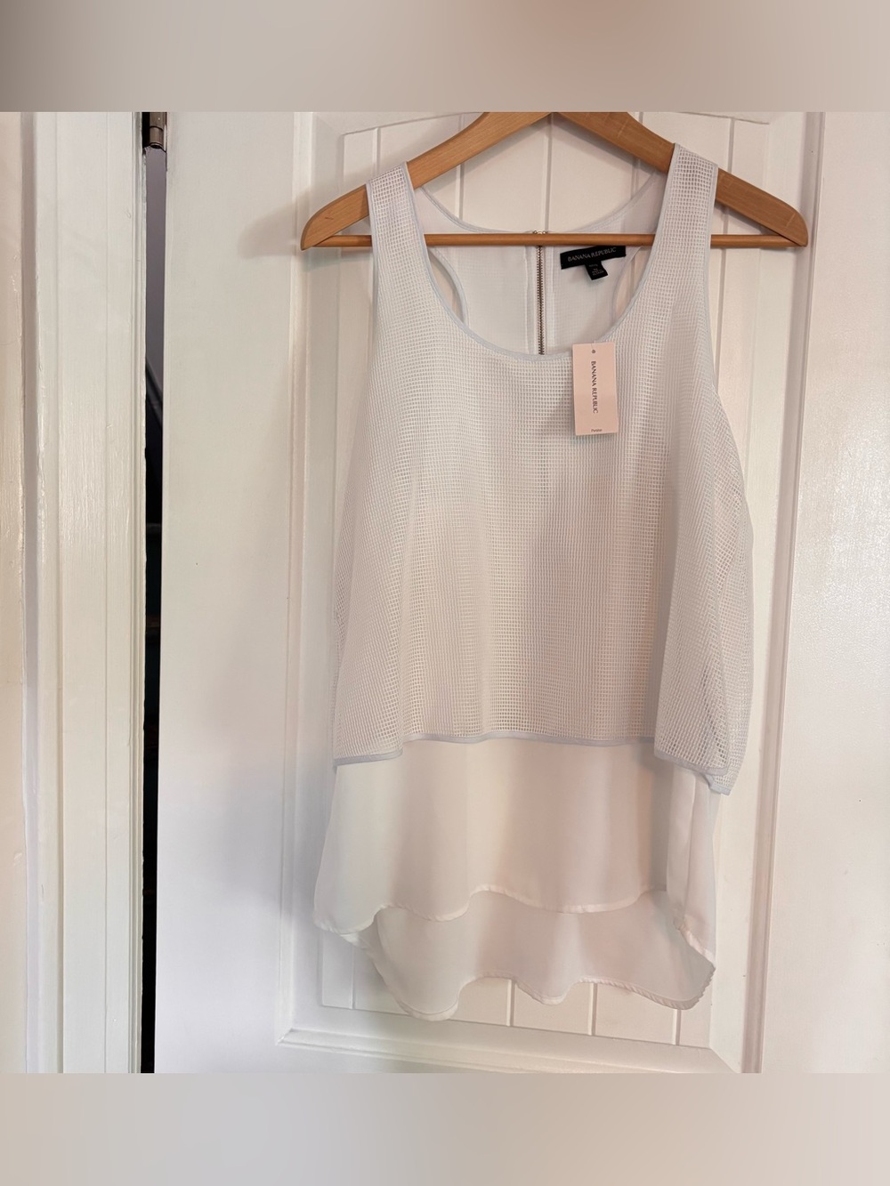 NWT BANANA REPUBLIC WHITE LAYERED MESH NET OVERLAY TANK TOP SZ PETITE MEDIUM